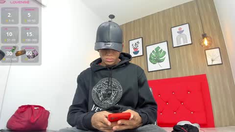 Snapshot of hotkoljeixxx chatting on December 10, 2:59 am Hotkoljei online show from December 10, 2:59 am