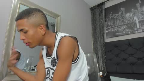 Snapshot of hotkoljeixxx chatting on January 28, 2:32 am Hotkoljei online show from January 28, 2:32 am