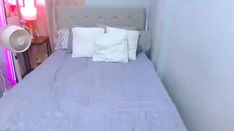 Layla online show from January 7, 8:45 am