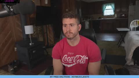 Snapshot of hotmuscles6t9 chatting on March 8, 8:35 pm hotmuscles6t9 online show from March 8, 8:35 pm