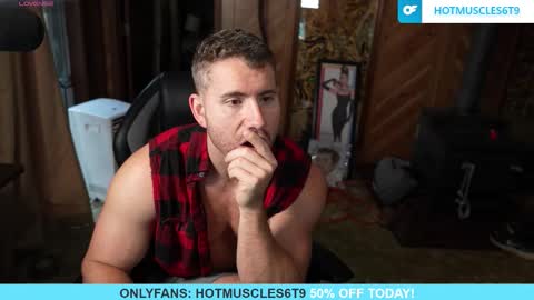 Snapshot of hotmuscles6t9 chatting on October 11, 12:26 pm hotmuscles6t9 online show from October 11, 12:26 pm