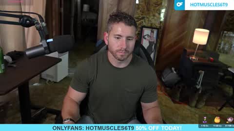 Snapshot of hotmuscles6t9 chatting on October 14, 8:20 pm hotmuscles6t9 online show from October 14, 8:20 pm