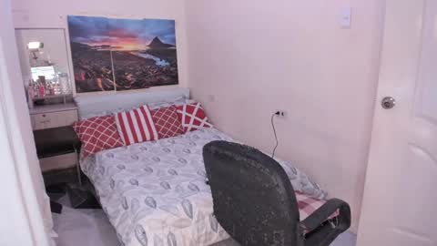 Snapshot of hotnasty_madisson chatting on December 23, 3:44 pm Madi online show from December 23, 3:44 pm