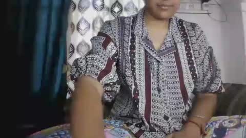 lola online show from April 17, 9:34 am