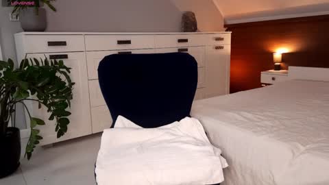 Mola online show from December 18, 2:38 pm