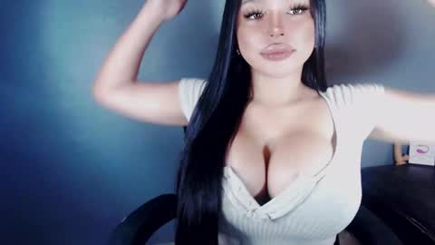 Snapshot of hotsexyhugetrans chatting on January 24, 5:32 pm Marga Avery online show from January 24, 5:32 pm