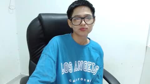 Snapshot of hott_cute69 chatting on November 8, 9:09 am hott_cute69 online show from November 8, 9:09 am