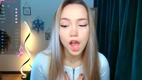 hello Im Eva online show from December 21, 8:28 am