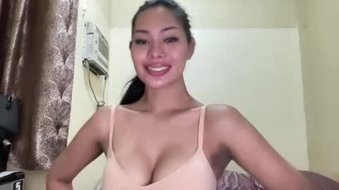 Snapshot of hottest_katarinaxxx chatting on November 22, 4:22 am katarina online show from November 22, 4:22 am