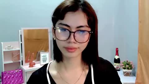 hottestdella69 online show from December 5, 5:53 pm