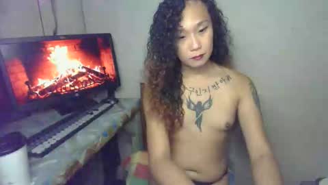 Snapshot of hottestkera69 chatting on October 28, 1:03 pm kera online show from October 28, 1:03 pm