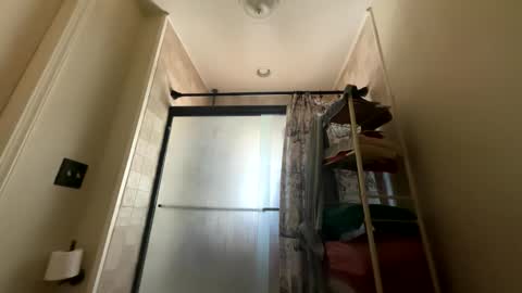 Snapshot of hottgoddesss chatting on December 16, 3:17 pm Hottgodess online show from December 16, 3:17 pm