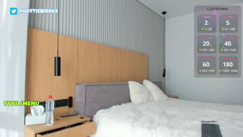 Snapshot of hottie_bird chatting on December 13, 8:20 am Jane Sweetheart online show from December 13, 8:20 am