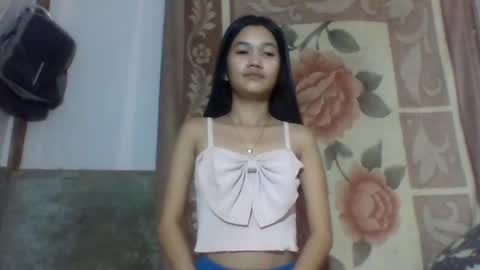 hottie_ptite online show from December 1, 8:30 am