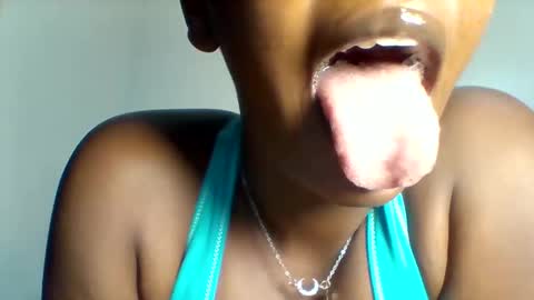 Snapshot of hottie_vera chatting on January 23, 10:43 am vera online show from January 23, 10:43 am
