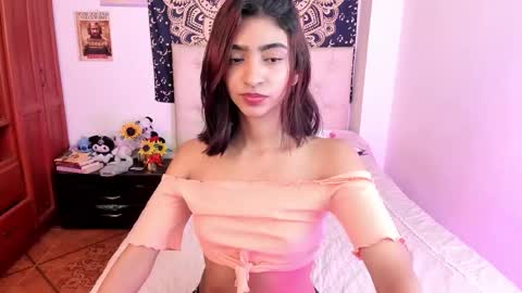 Snapshot of hottie_veronica chatting on November 16, 11:54 pm Veronica independent model online show from November 16, 11:54 pm