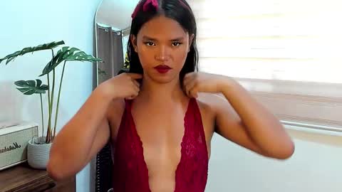 Snapshot of hottieelijah760282 chatting on December 2, 5:35 am Maxine online show from December 2, 5:35 am