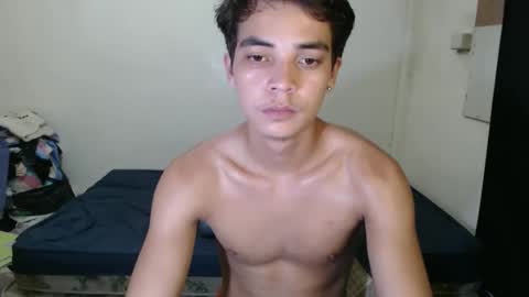 hottiespydie online show from December 3, 5:59 am