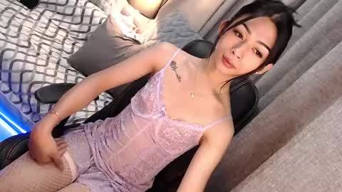 Snapshot of hottmolly100403 chatting on February 28, 12:22 am SCARLET online show from February 28, 12:22 am