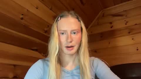 Snapshot of hottransgirlie chatting on January 20, 10:18 am HotTransGirlie online show from January 20, 10:18 am