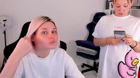 Nessie and Jessie online show from November 1, 10:50 am