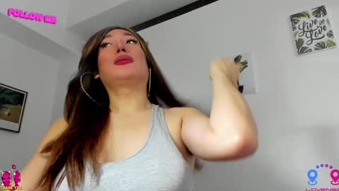 Snapshot of hottycrishinaxx chatting on December 25, 9:02 am crishinahotty online show from December 25, 9:02 am