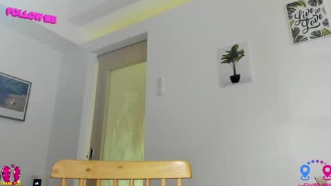 Snapshot of hottycrishinaxx chatting on January 18, 2:36 am crishinahotty online show from January 18, 2:36 am