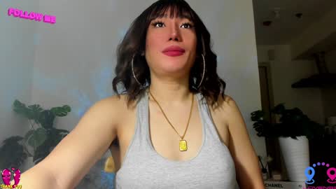 Snapshot of hottycrishinaxx chatting on January 31, 2:15 am crishinahotty online show from January 31, 2:15 am