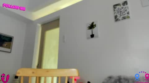 Snapshot of hottycrishinaxx chatting on March 2, 5:12 am crishinahotty online show from March 2, 5:12 am