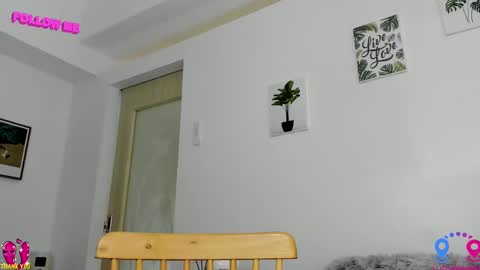 Snapshot of hottycrishinaxx chatting on March 10, 5:22 am crishinahotty online show from March 10, 5:22 am