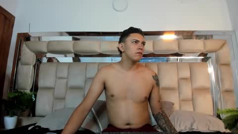 Snapshot of hotvolltage chatting on November 6, 12:17 pm online show from November 6, 12:17 pm