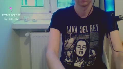 Snapshot of houdenni chatting on February 4, 6:25 am twinkie online show from February 4, 6:25 am