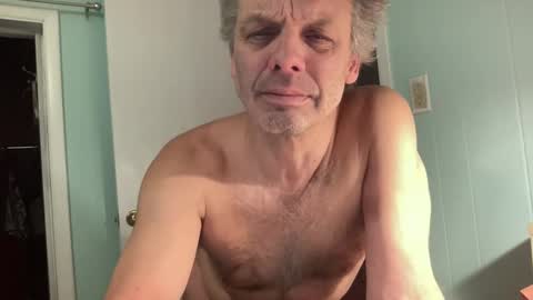 Snapshot of howlingatnothing chatting on December 4, 2:20 am howlingatnothing online show from December 4, 2:20 am