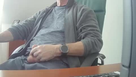 Snapshot of hpeter111 chatting on February 4, 11:05 am Peter online show from February 4, 11:05 am