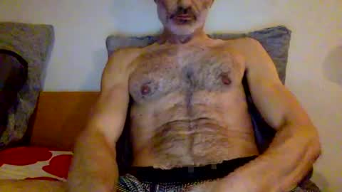 Snapshot of hry4youchat chatting on December 15, 1:24 am hry4youchat online show from December 15, 1:24 am