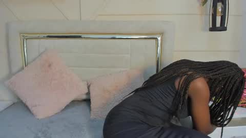 Snapshot of huddah_cam chatting on January 14, 2:32 pm huddah online show from January 14, 2:32 pm