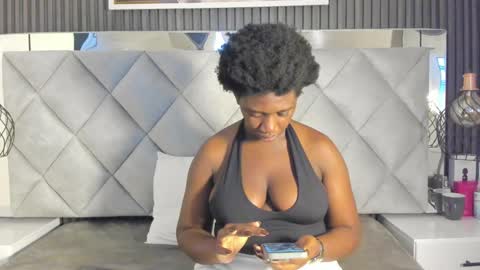 Snapshot of huddah_cam chatting on September 19, 11:33 am huddah online show from September 19, 11:33 am
