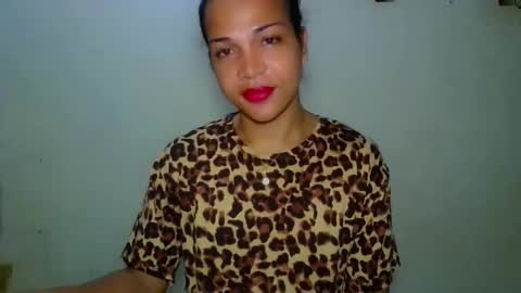 Snapshot of hugcock69_precious chatting on December 2, 6:32 pm Precious online show from December 2, 6:32 pm