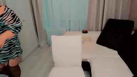 Snapshot of huge_booobs chatting on January 2, 3:19 pm milli online show from January 2, 3:19 pm