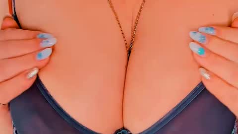 Snapshot of huge_booobs chatting on January 9, 7:18 pm milli online show from January 9, 7:18 pm