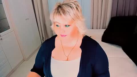 Snapshot of huge_booobs chatting on January 26, 1:58 pm milli online show from January 26, 1:58 pm