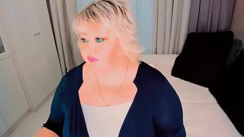 Snapshot of huge_booobs chatting on January 26, 5:02 pm milli online show from January 26, 5:02 pm