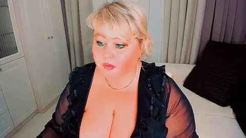 Snapshot of huge_booobs chatting on January 28, 8:58 pm milli online show from January 28, 8:58 pm