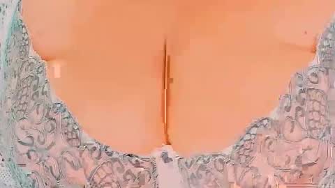 Snapshot of huge_booobs chatting on November 25, 5:35 pm milli online show from November 25, 5:35 pm