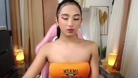 Snapshot of hugeasiancockandrea chatting on March 1, 7:26 pm drea online show from March 1, 7:26 pm