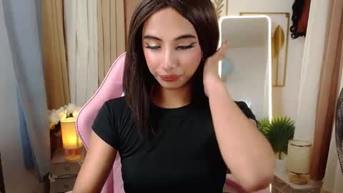 Snapshot of hugeasiancockandrea chatting on March 11, 10:09 pm drea online show from March 11, 10:09 pm