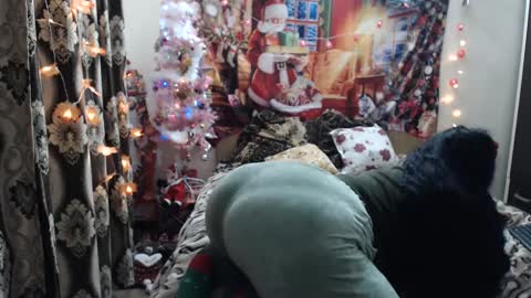 hugeassdevil online show from December 28, 5:02 am