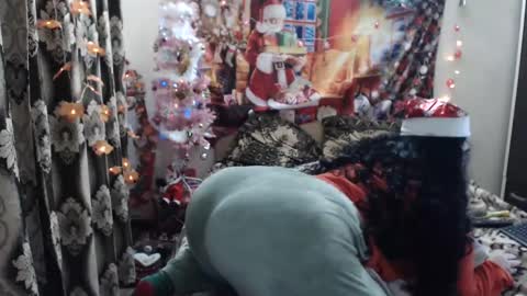 hugeassdevil online show from December 28, 11:37 pm