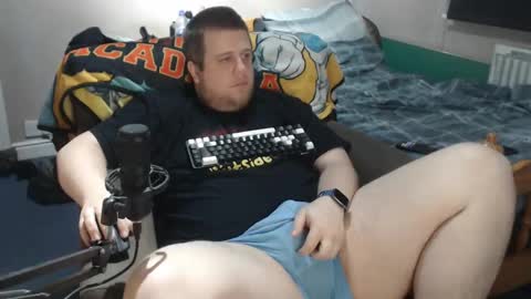 Snapshot of hugechris30 chatting on January 5, 12:20 am Hugechris online show from January 5, 12:20 am