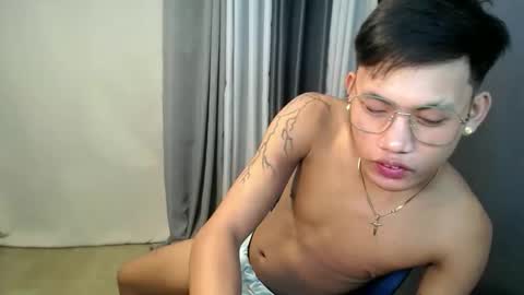 Snapshot of hugecockjames09 chatting on September 15, 5:51 am hugecockjames09 online show from September 15, 5:51 am